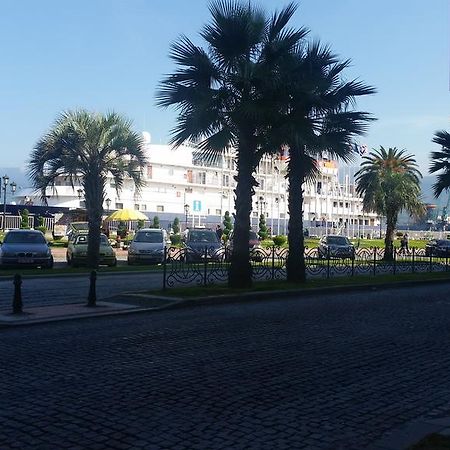 Nini'S Apartments Μπατούμι Εξωτερικό φωτογραφία