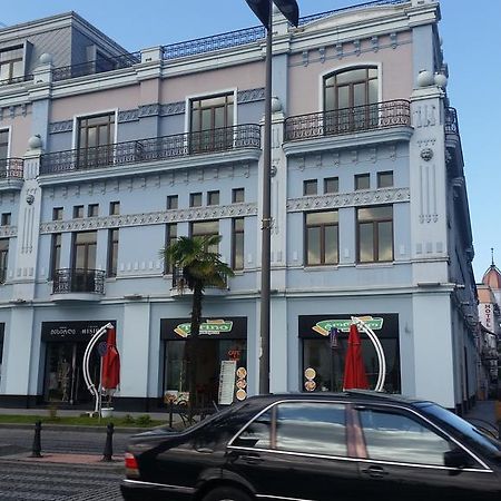 Nini'S Apartments Μπατούμι Εξωτερικό φωτογραφία
