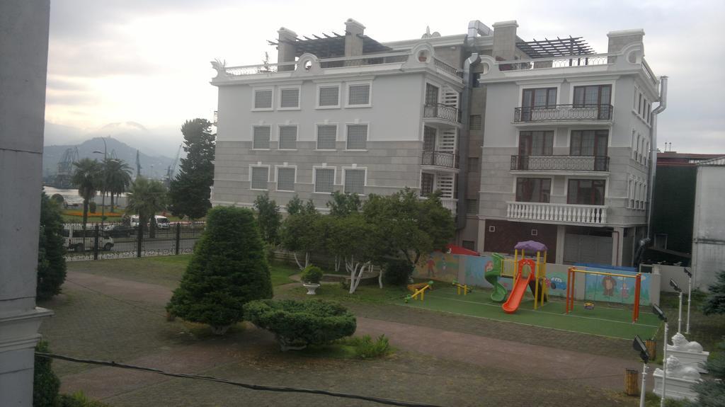 Nini'S Apartments Μπατούμι Εξωτερικό φωτογραφία